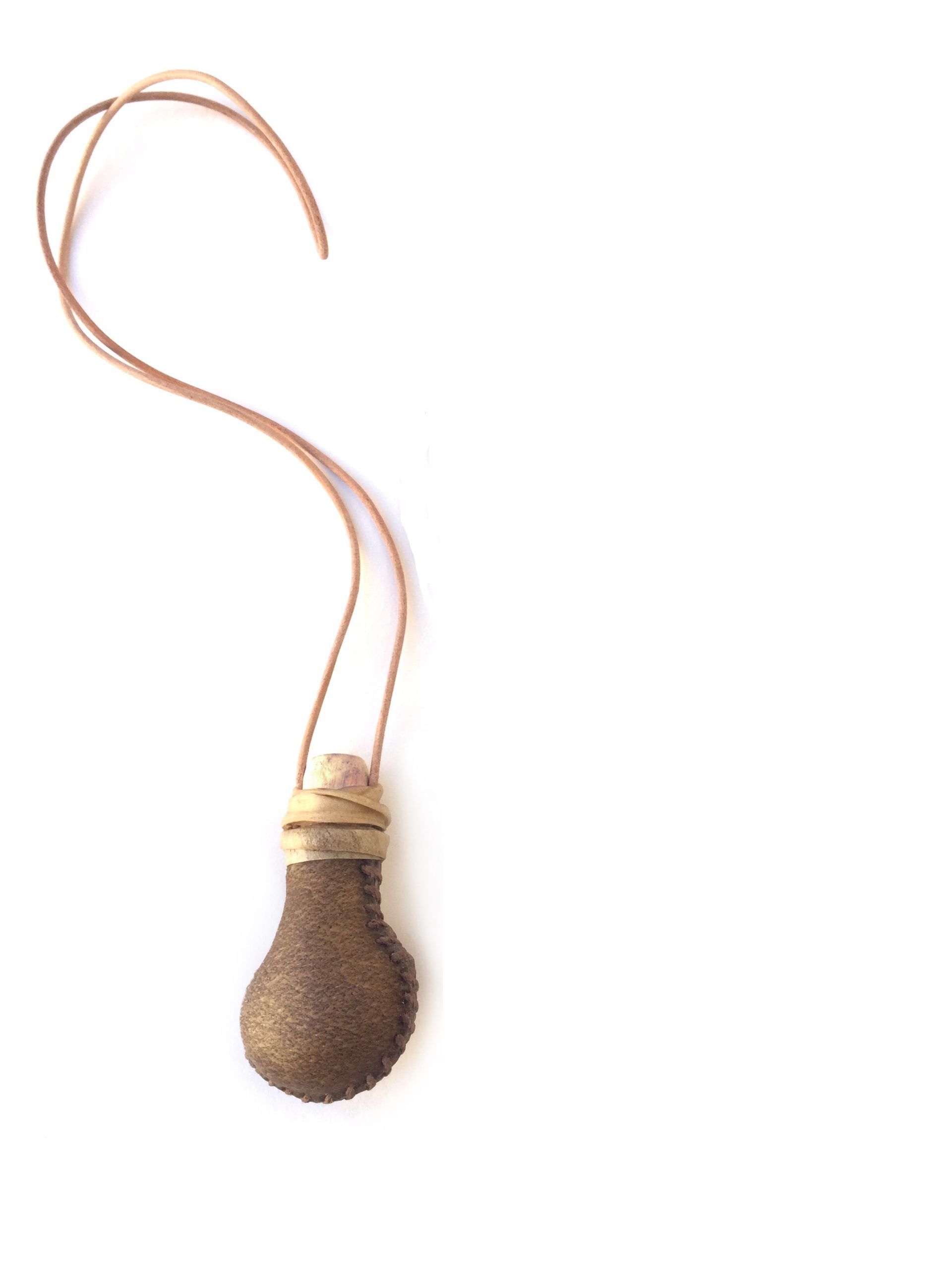 Hochet chamanique pendentif Mama